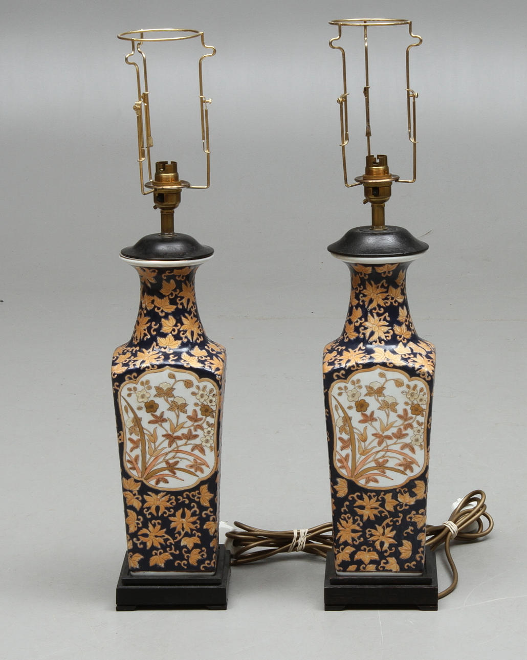 BORDSLAMPOR, 1 par, porslin, 19/2000-tal.