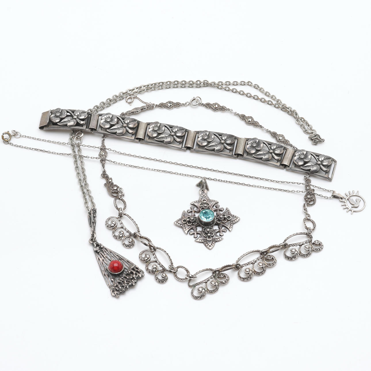 BIJOUTERIE, partly silver, 5 pieces.