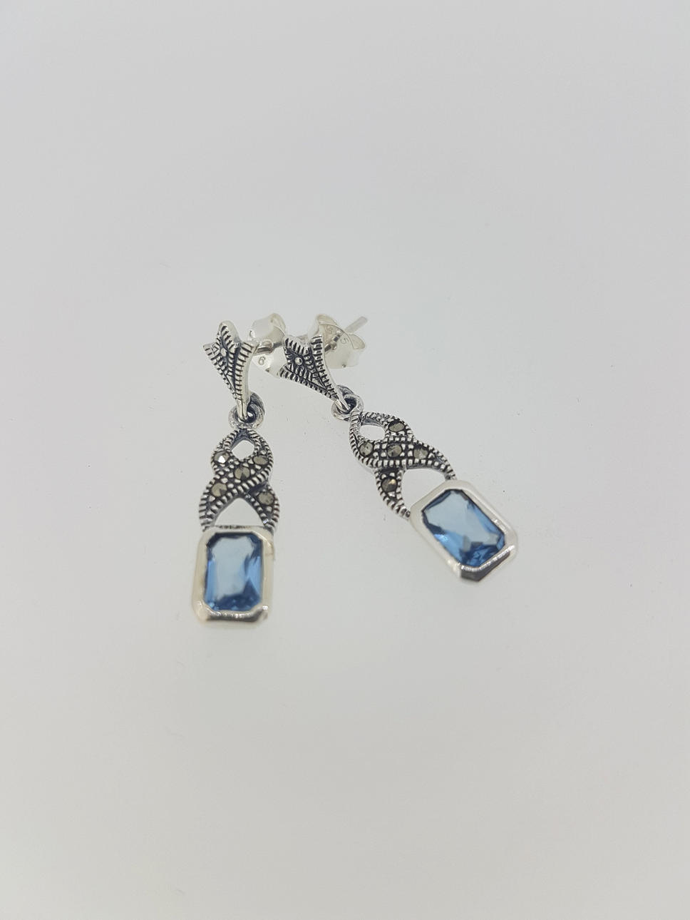 SILVER & MARQUISITE & BLÅ STEN ÖRHÄNGEN.