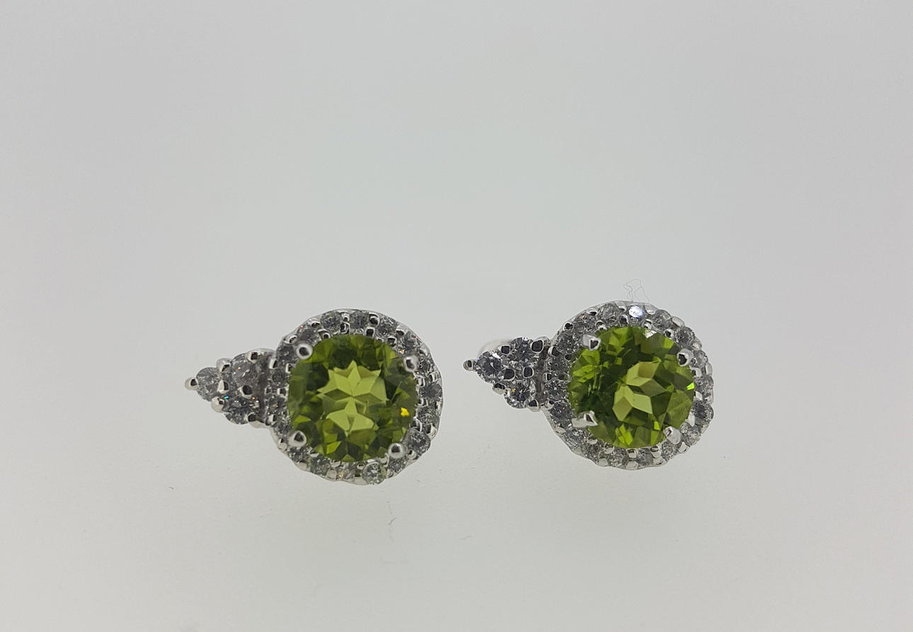 SILVER CZ & ÄKTA PERIDOT ÖRHÄNGEN.