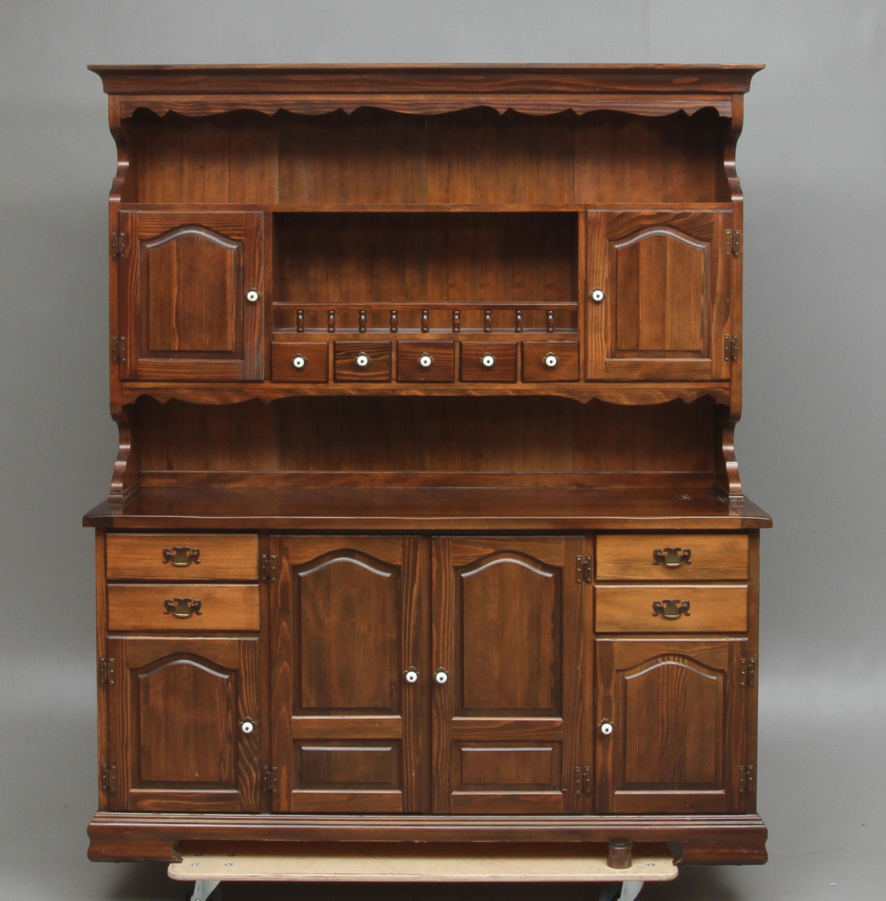 SKÄNKSKÅP, furu, 1900-talets slut.