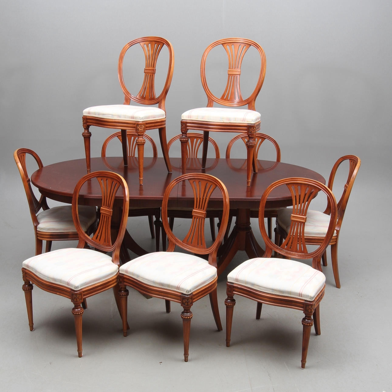 MATSSALSGRUPP, 11 delar, gustaviansk stil, 1900-tal.