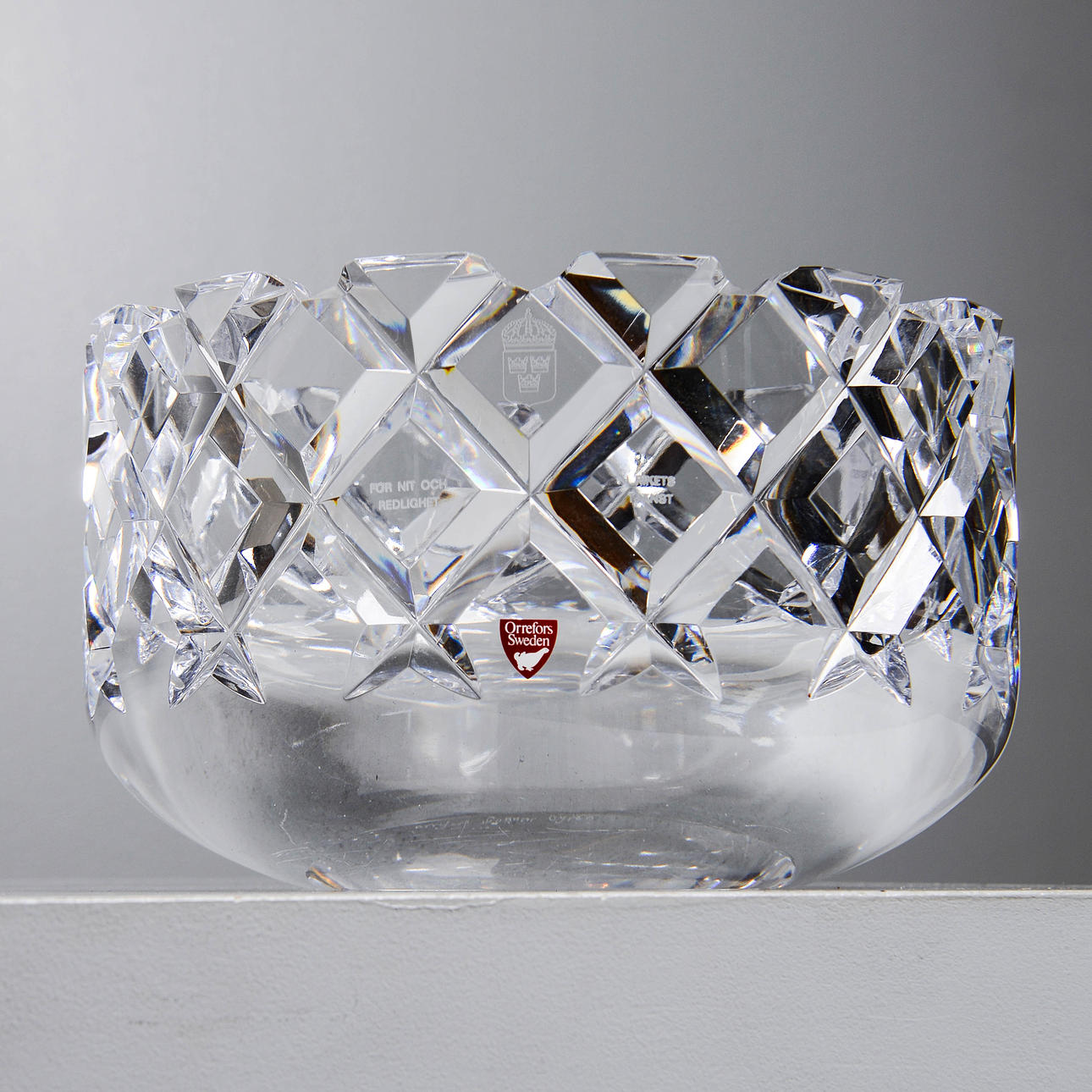 GUNNAR CYRÉN. CRYSTAL BOWL, “Sofiero”, Orrefors, signed.