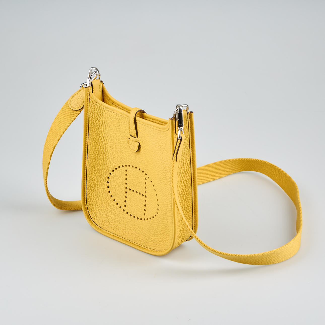 HERMÈS, HANDBAG, Evelyn, yellow leather.