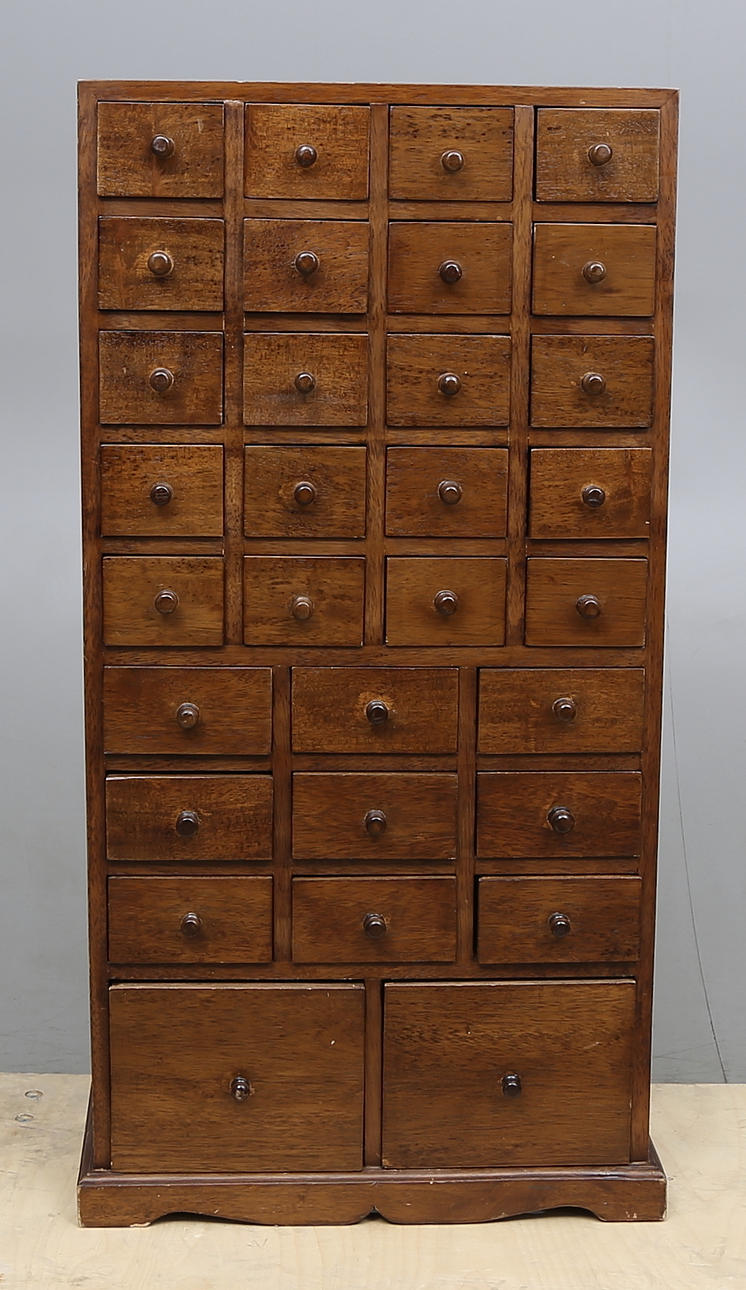 BYRÅ/KÖPMANSDISK, 1900/2000-tal.