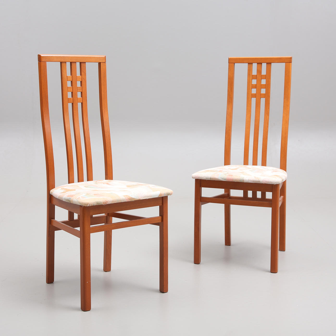 Zwei Esszimmerstühle, IMS, Italien.