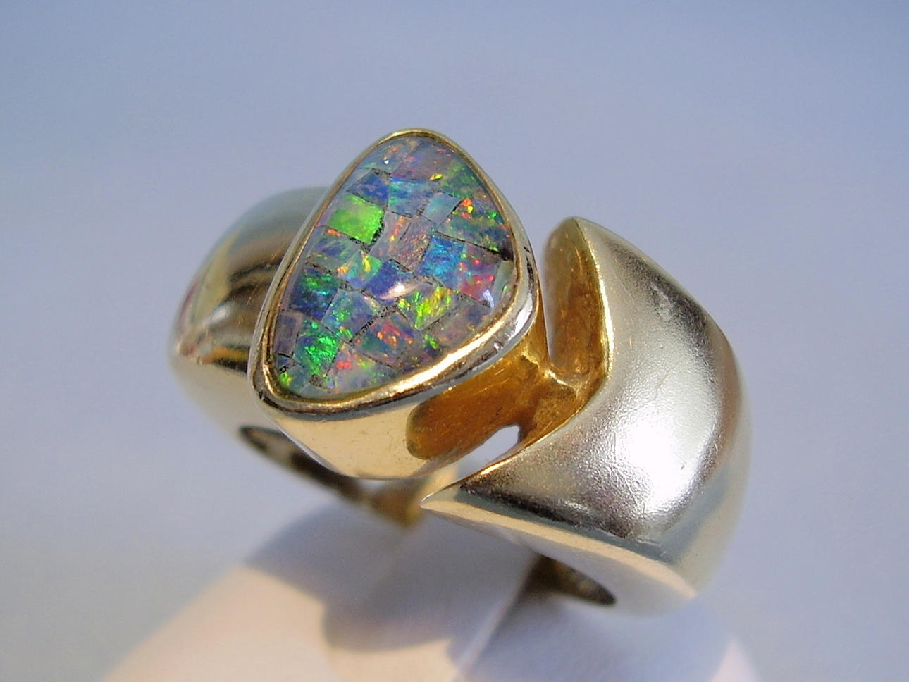 OPAL RING GULT GULD 14 KARAT.