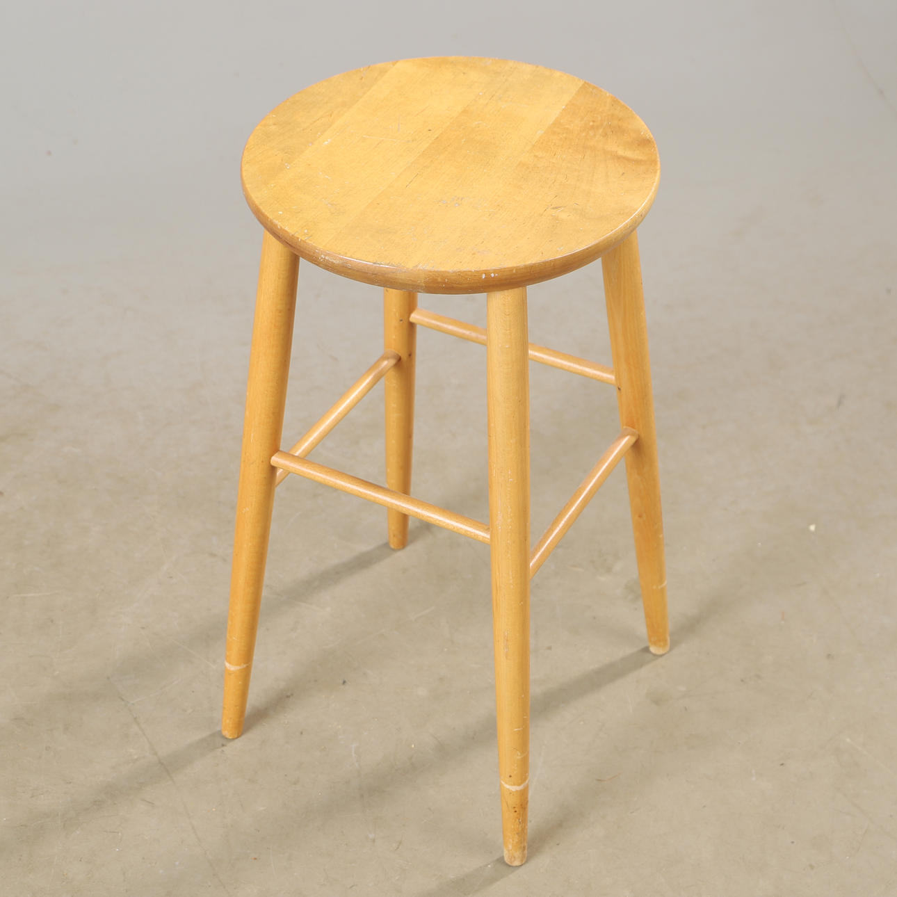 A mid 20th century book stool. Furniture - Armchairs & Chairs - Auctionet