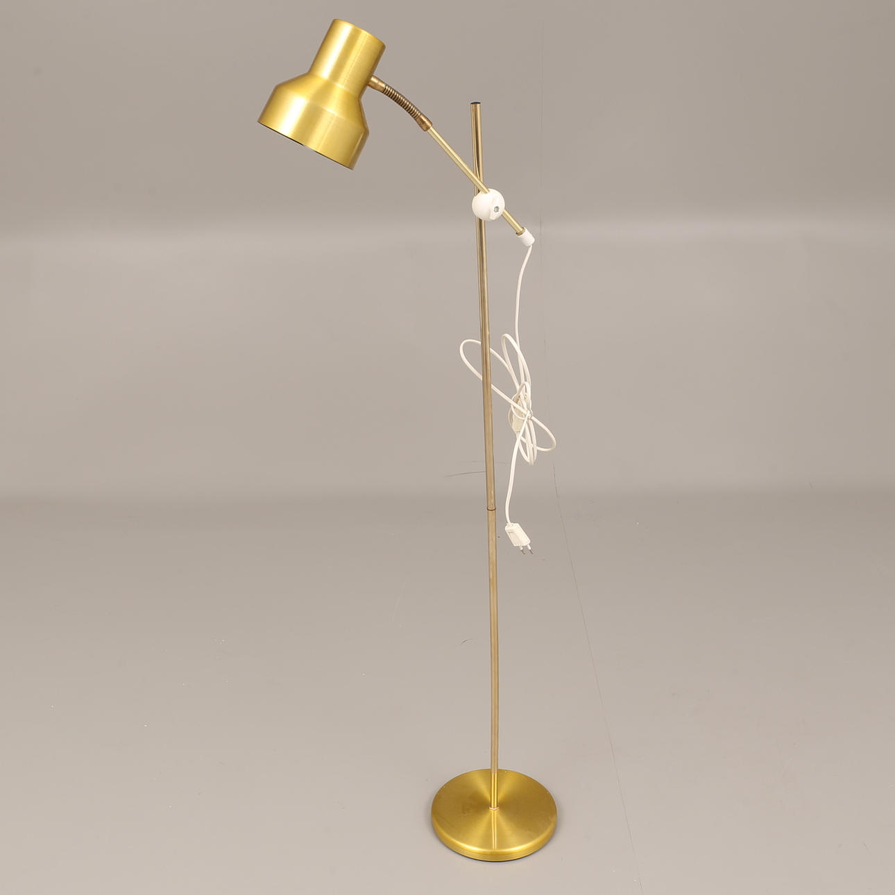 GOLVLAMPA, mässing, Belid.