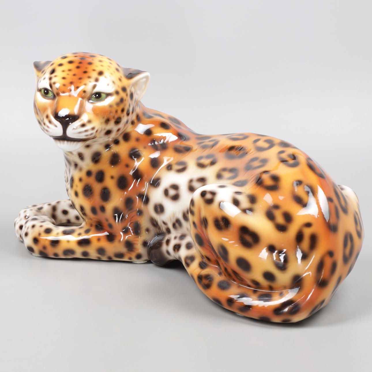 FIGURIN, porslin, leopard, 1900-tal.