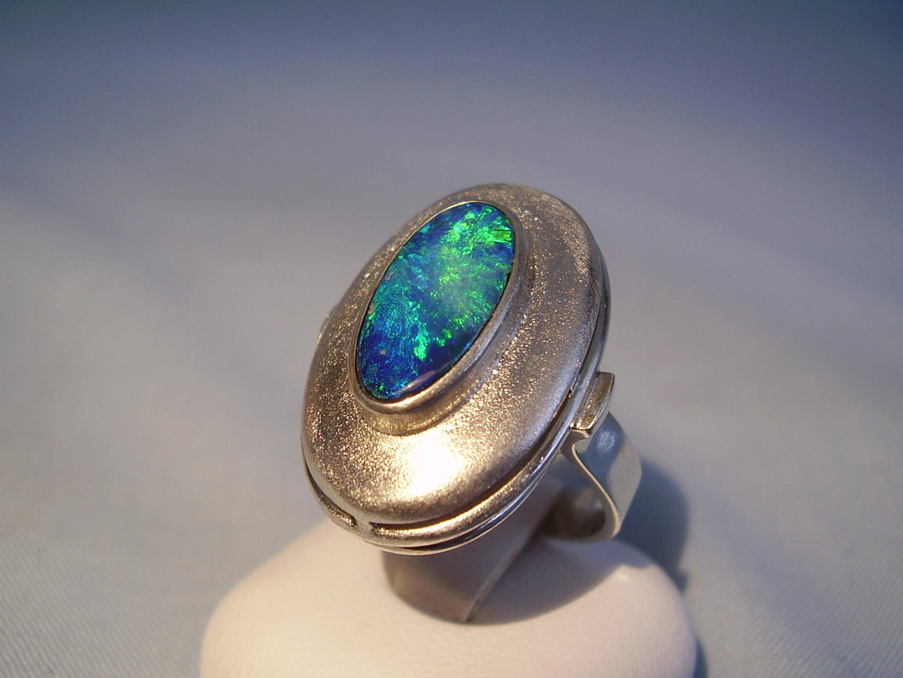 OPAL RING SILVER 900.