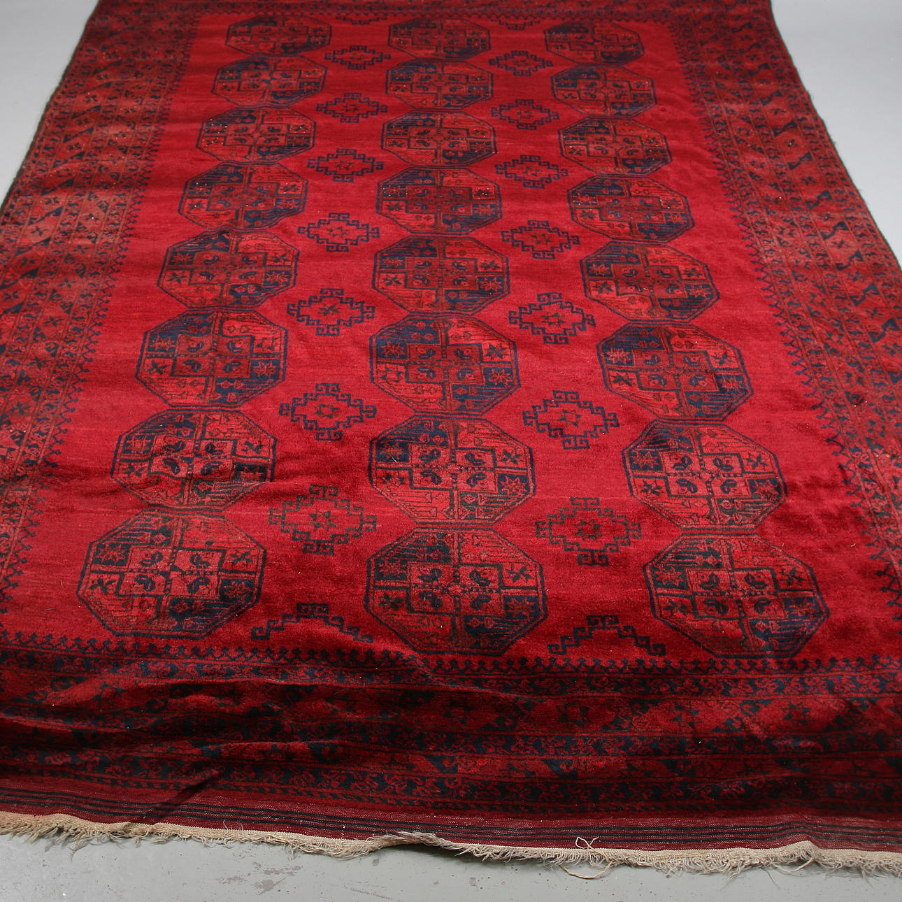 MATTA, Afghan. 357 x 245 cm.