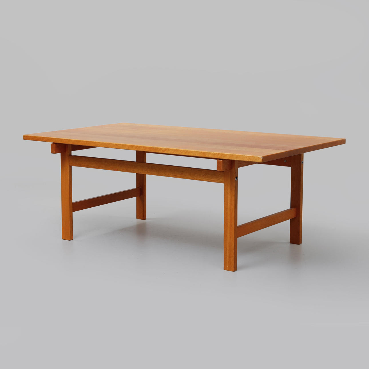 HANS J WEGNER. Soffbord, för PP, etikettmärkt.