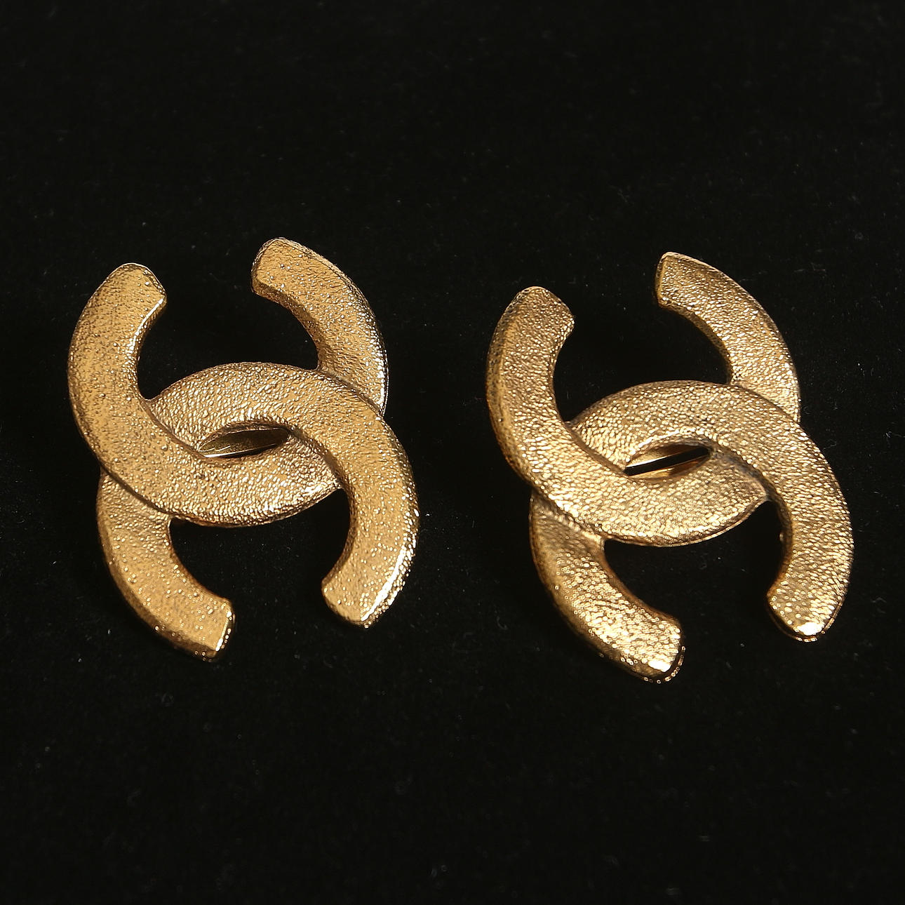 CLIPS, guldfärgad metall, Chanel, 1900-talets sista kvartal.