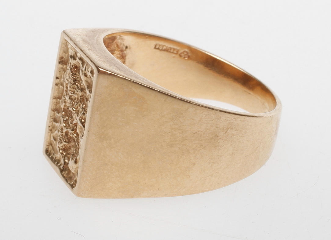 KLACKRING, 18k guld, vikt ca 11.3 gr.