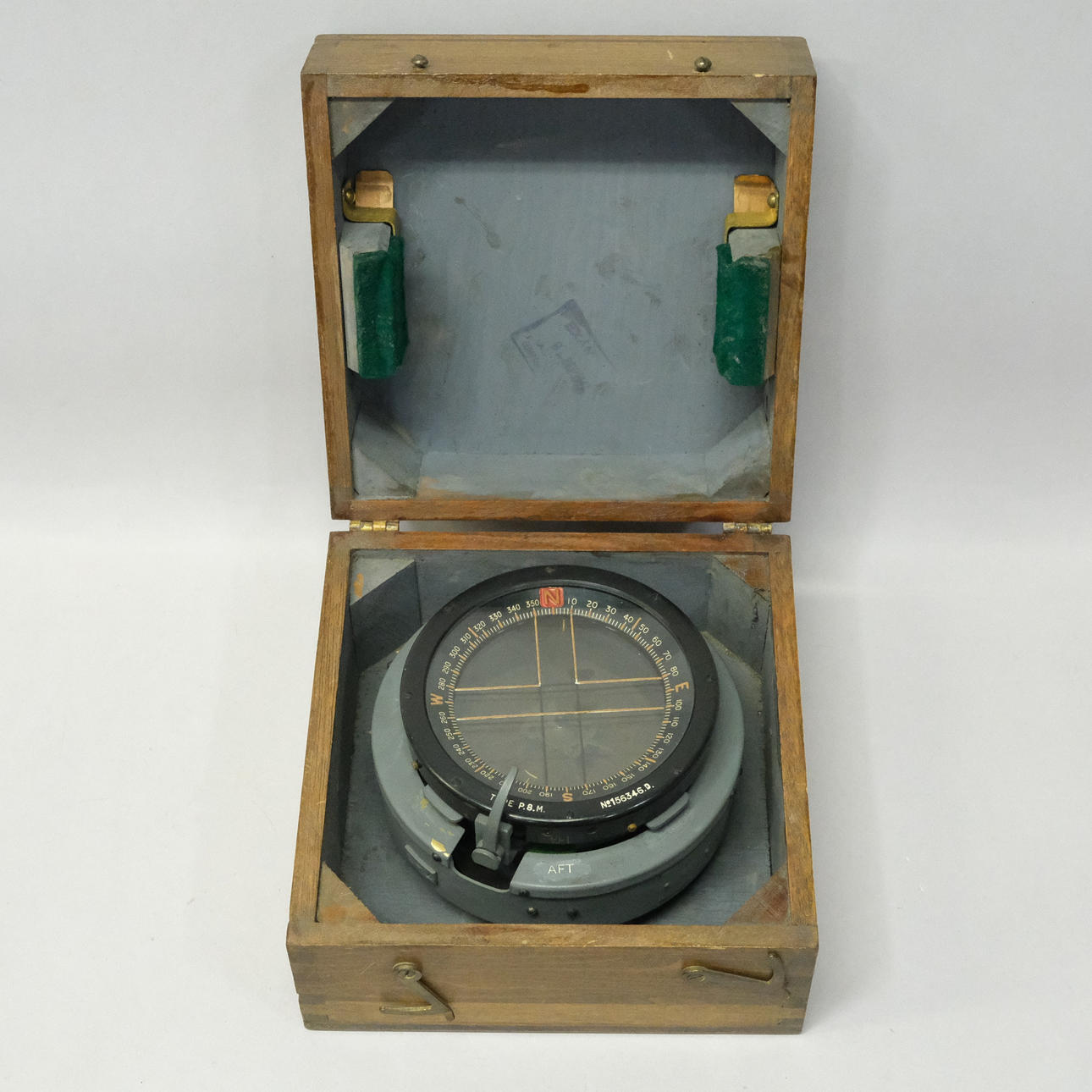 COMPASS WITH CASE. Collectables - Technica & Nautica - Auctionet