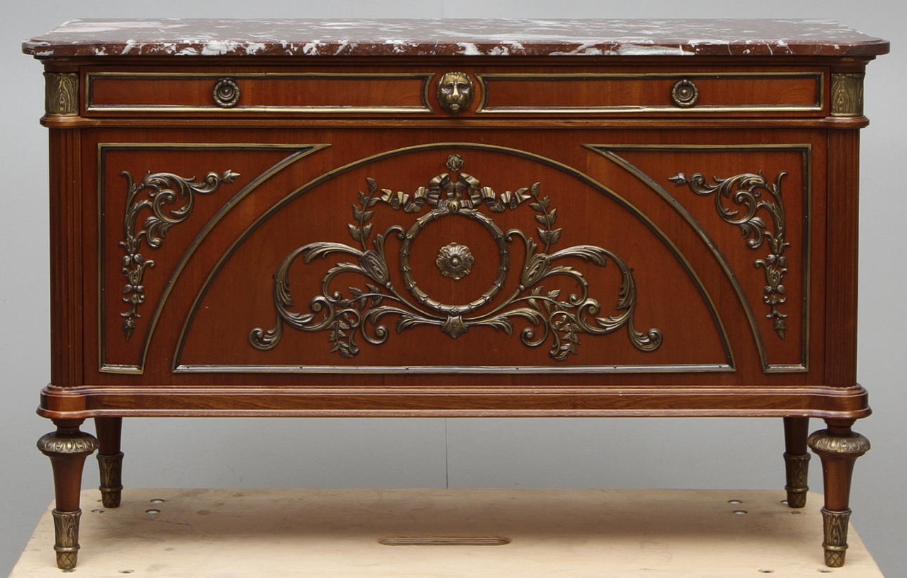 BYRÅ/SCHATULL 1900-talets mitt.