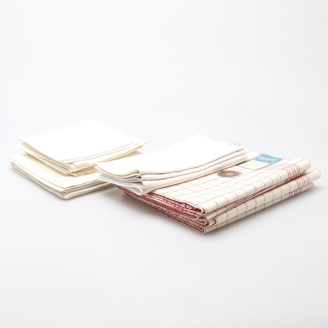 LINNEDUKAR, 2 st, Oskarströms, medföljer linneservetter.