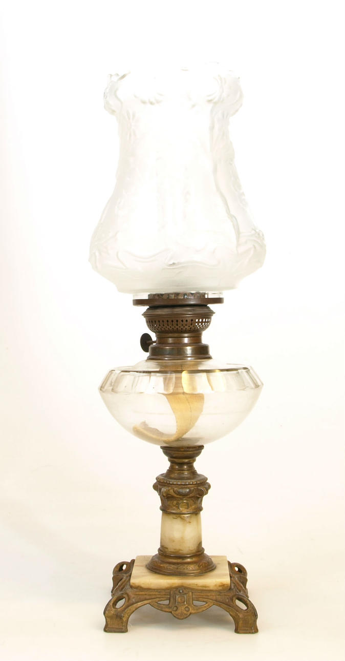 BORDSFOTOGENLAMPA, sten, glas och gulmetall, 1900-talets första hälft.