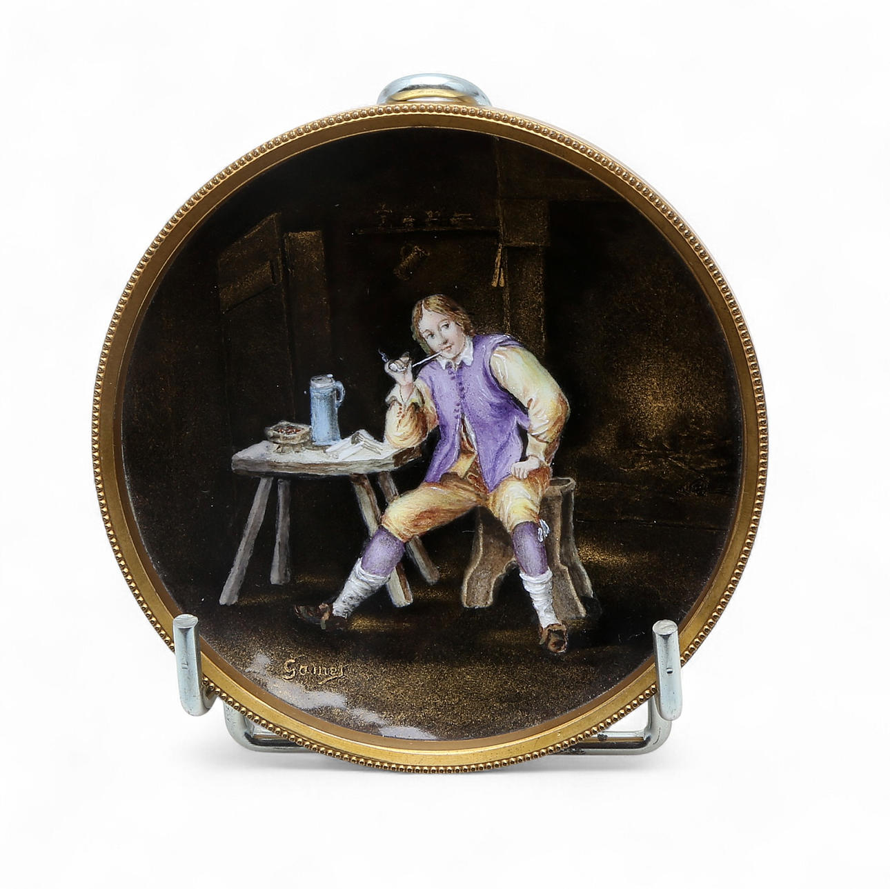 Small dish with a male character.