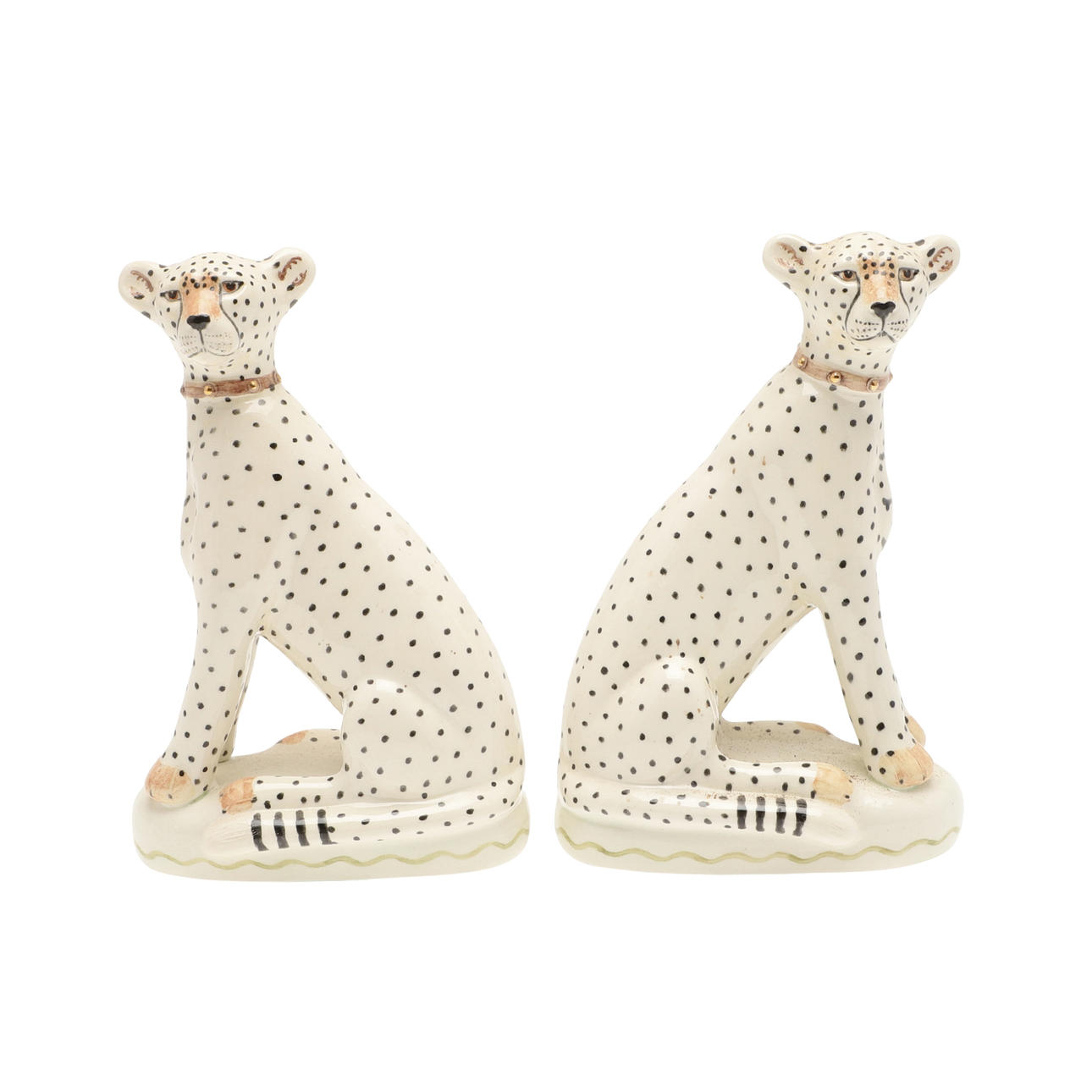 A PAIR OF MIRANDA SMITH CERAMIC LEOPARDS.