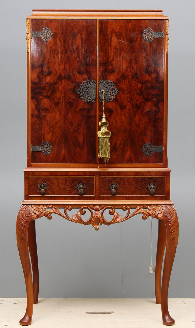 BARSKÅP, orientalisk rokokostil, 1900-talets mitt.