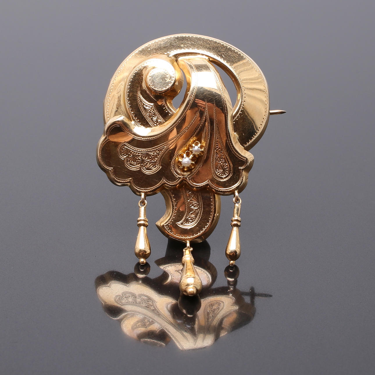 BROSCH i 18K gult guld, Rudolf Albertini, Stockholm, 1918.