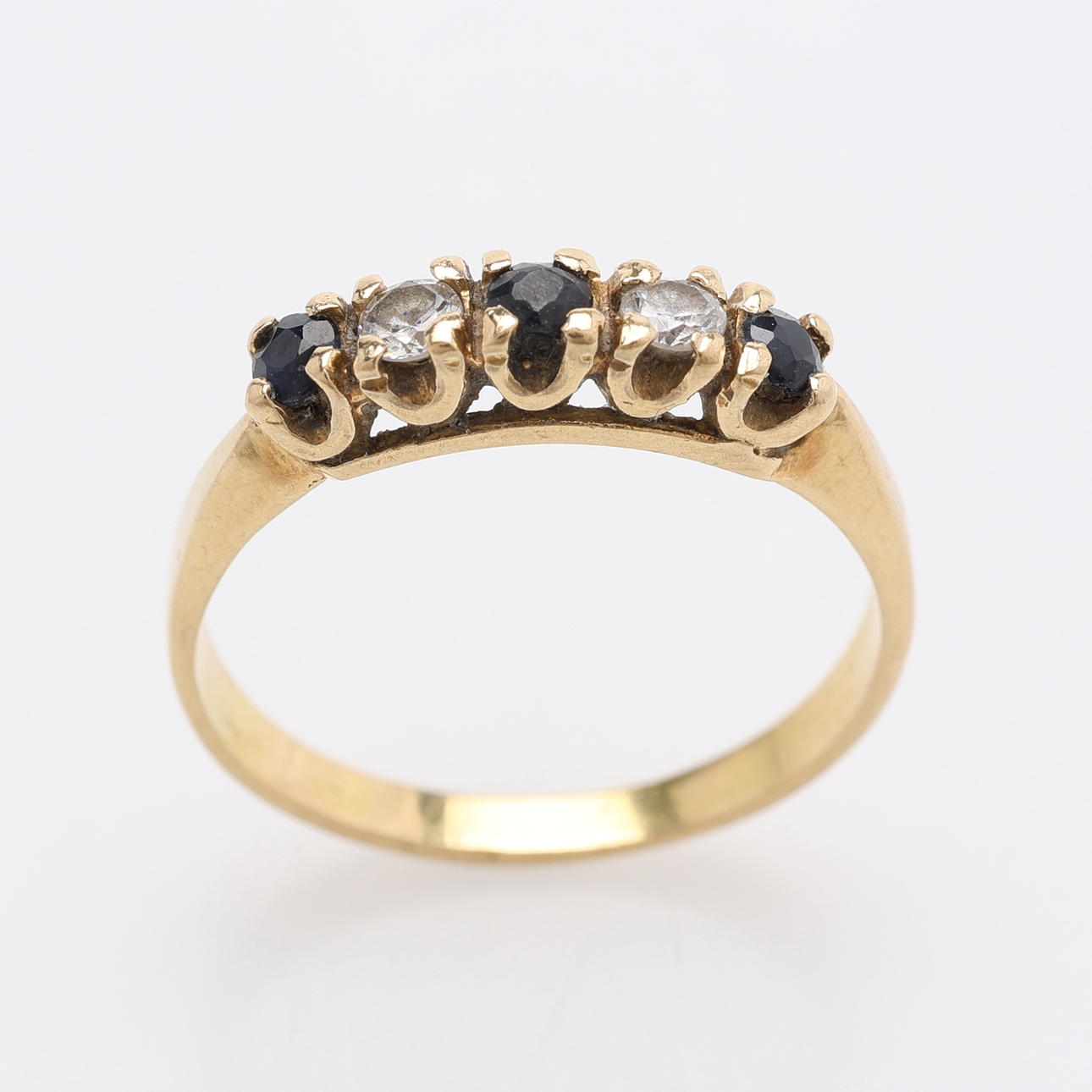 RING, 18K GOLD, DIAMONDS & SAPPHIRES, TOTAL Approx. 2.8g.