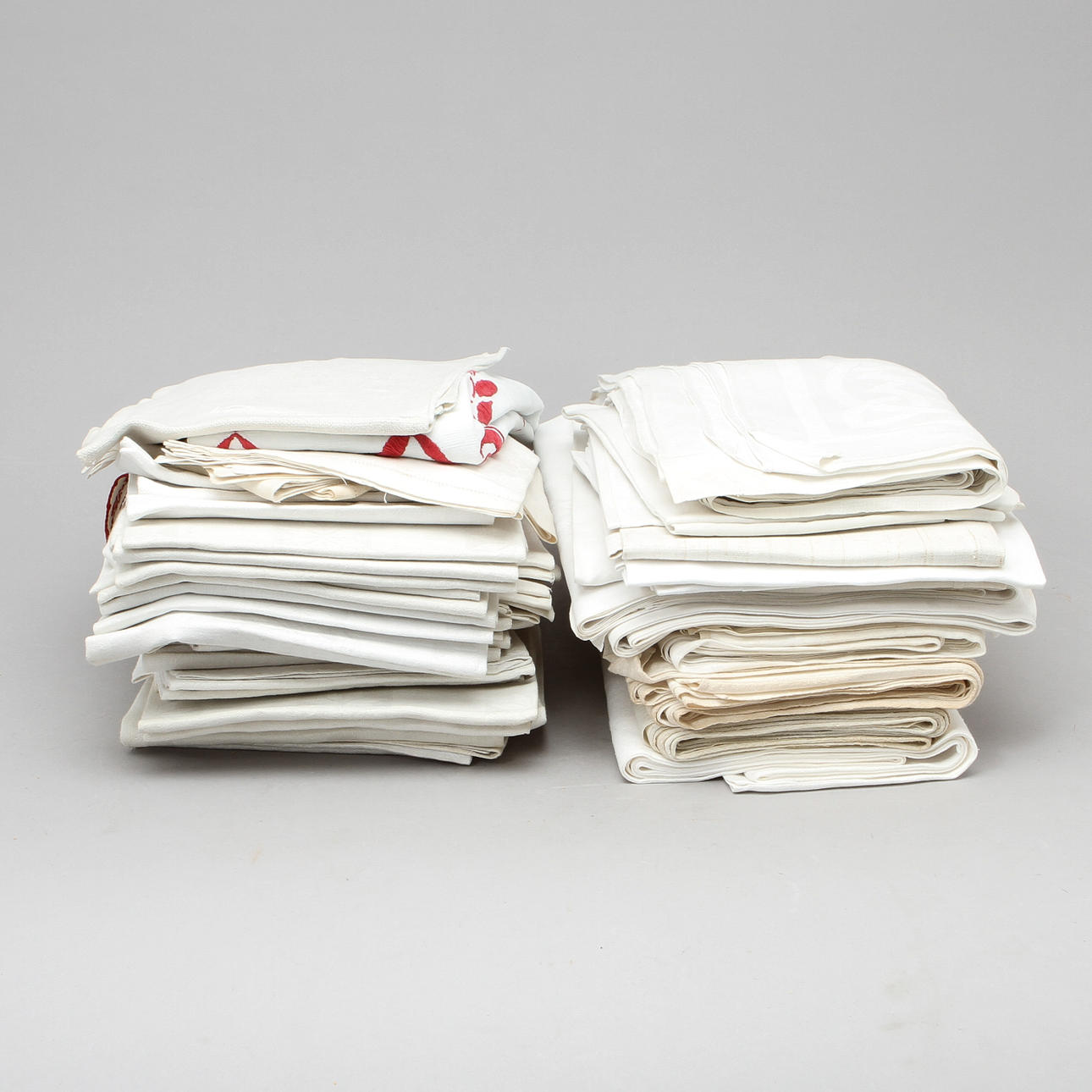 PARTI LINNE, ca 55 delar, Dukar, Servetter samt handukar.