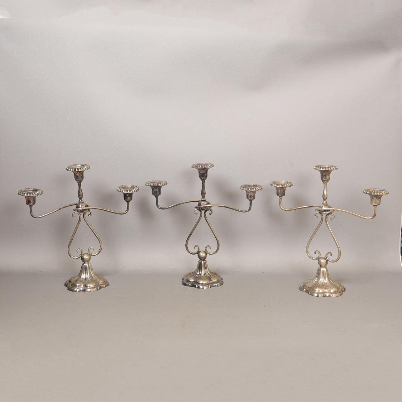 3 KPL HOPEOITUJA KYNTTELIKKÖJÄ (3).