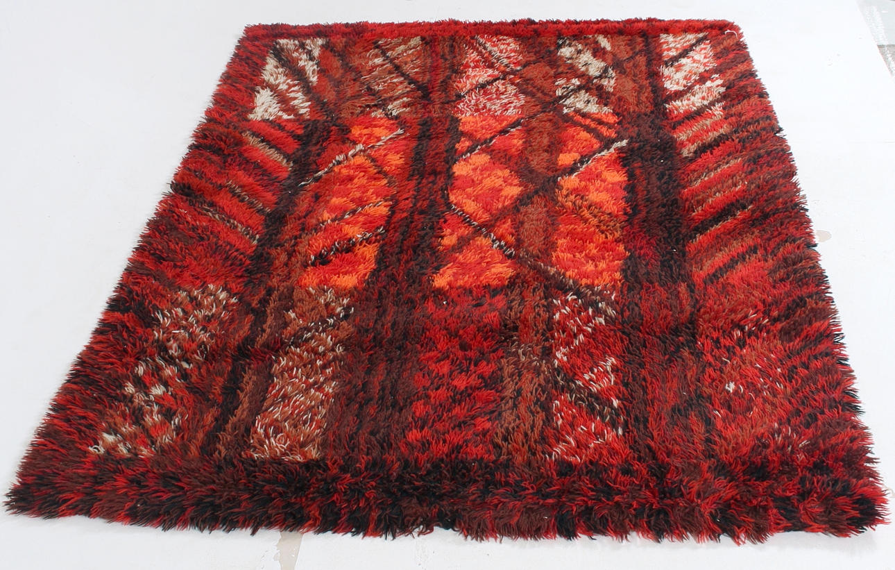 MARIANNE RICHTER. RYAMATTA, "Kolmården" röd, 195 x 140 cm.