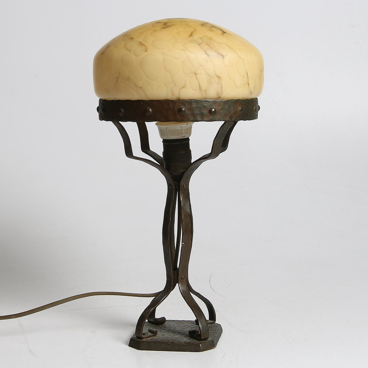 BORDSLAMPOR, sk. Strindbergslampa, 1900-tal.