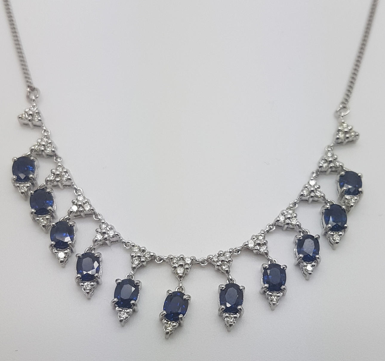 DIAMANT & SAFIR DROPPE HALSBAND.