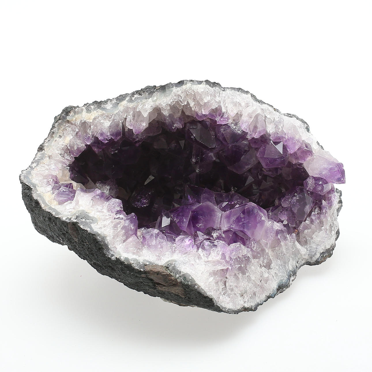 AMETISTGROTTA, 4,8 kg.