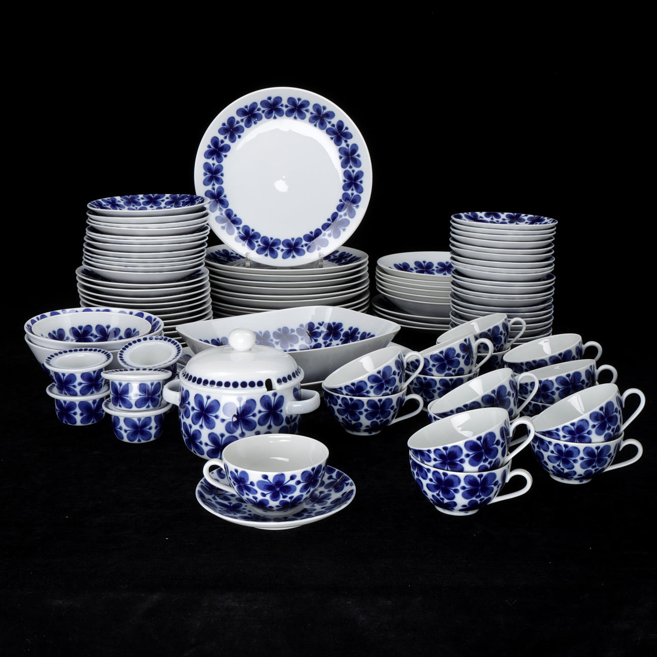 MARIANNE WESTMAN. A set of 95 “Mon Amie” tableware, Rörstrand, second ...