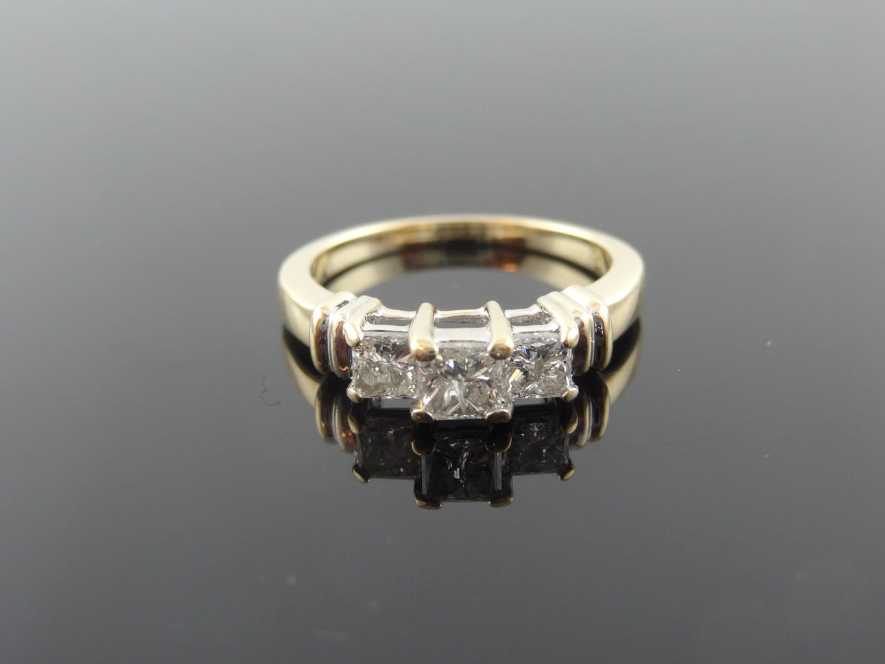 PRINCESS TRILOGY DIAMANTRING 0,87cts 14k guld.