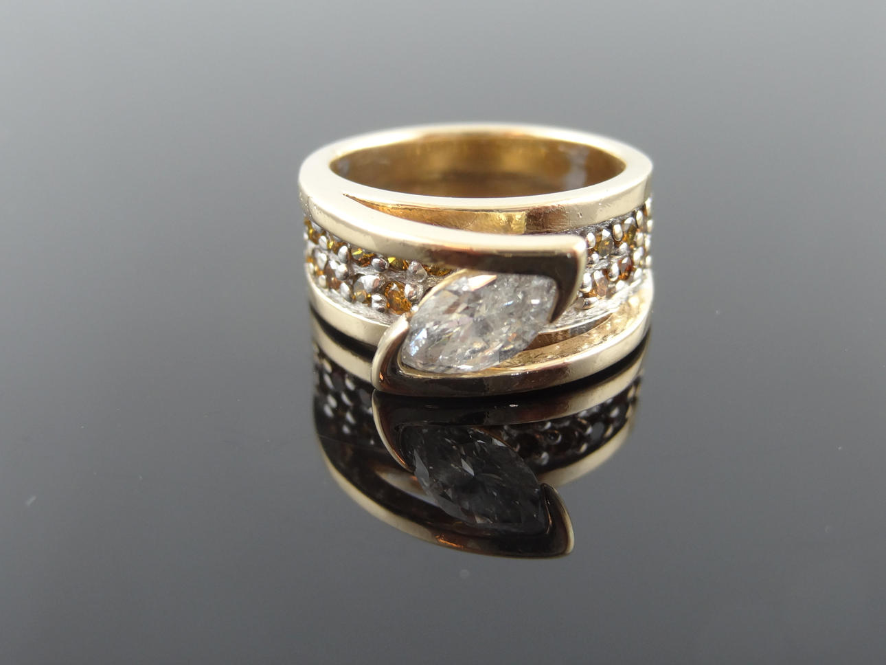 UNIK HANDGJORD MARQUE DIAMANT RING 2,03cts 14 k guld.