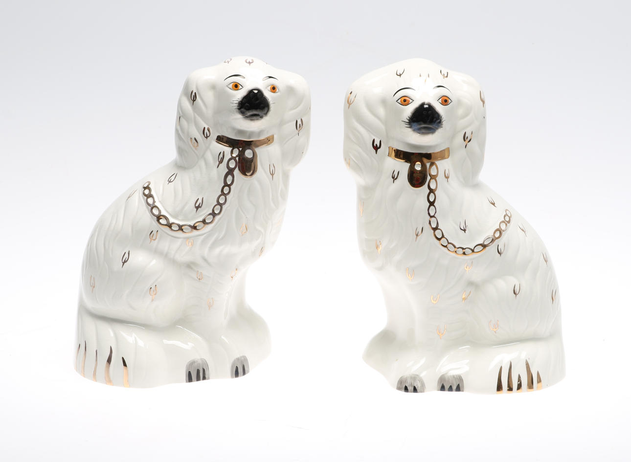HUNDAR, 2 st, keramik, 1900-tal.