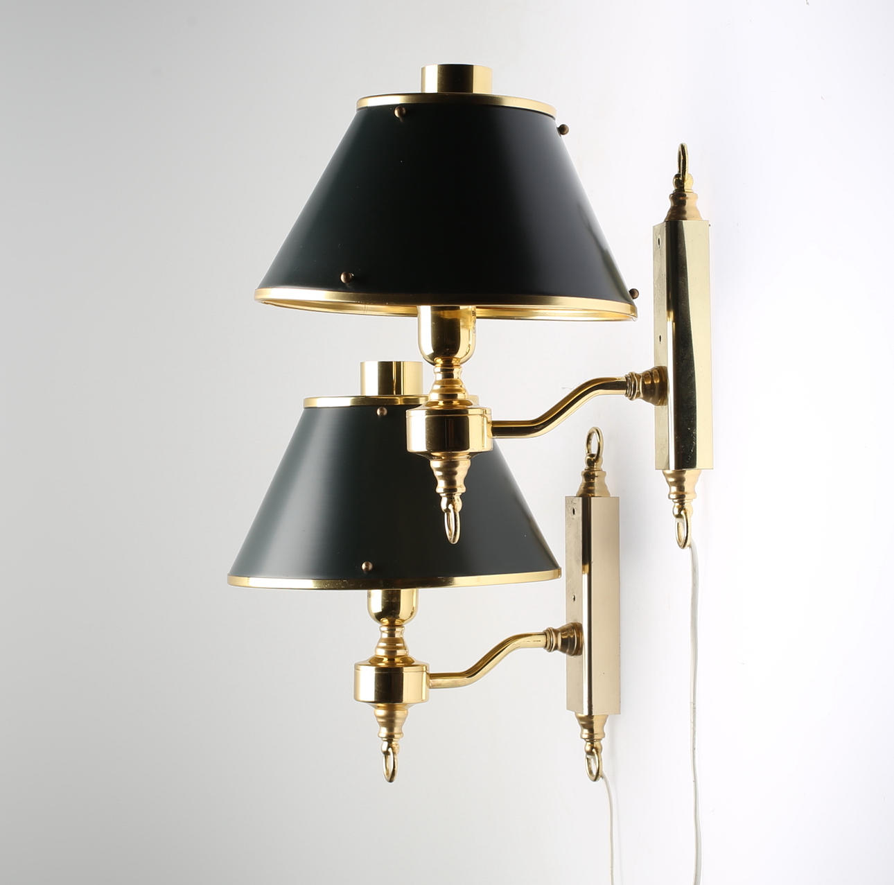 VÄGGLAMPOR, ett par, Boréns, engelsk stil, 1900-talets andra hälft.