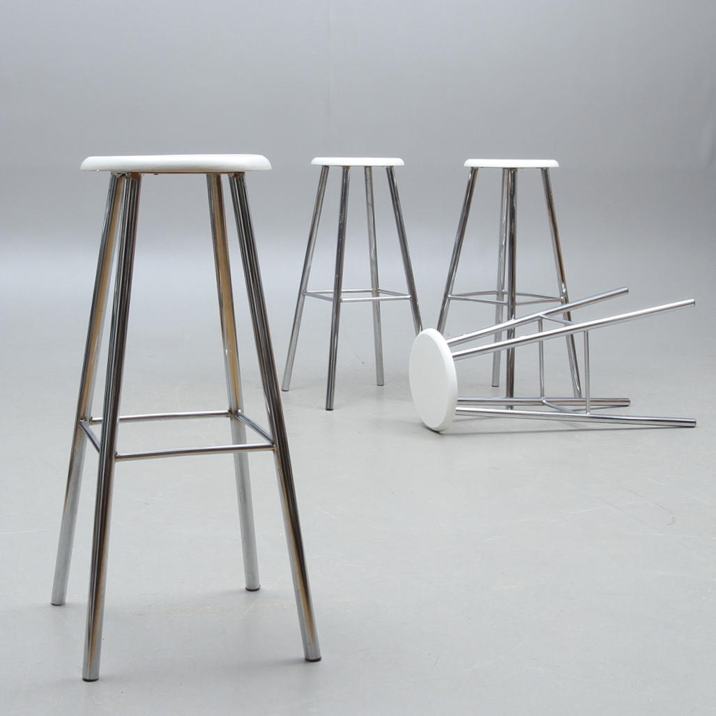 BARPALLAR, 4 st, metall och trä, 1900-tal.