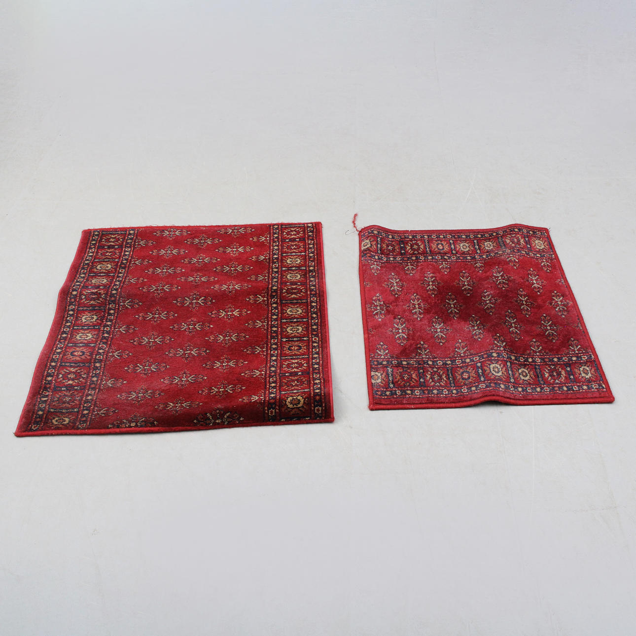 A set of 2 machine made carpets.