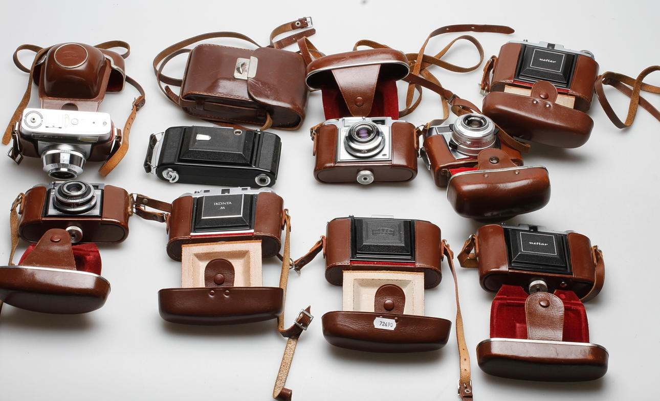 Kameror, 9 st. Bland annat Zeiss Ikon Tenax och Nettar.