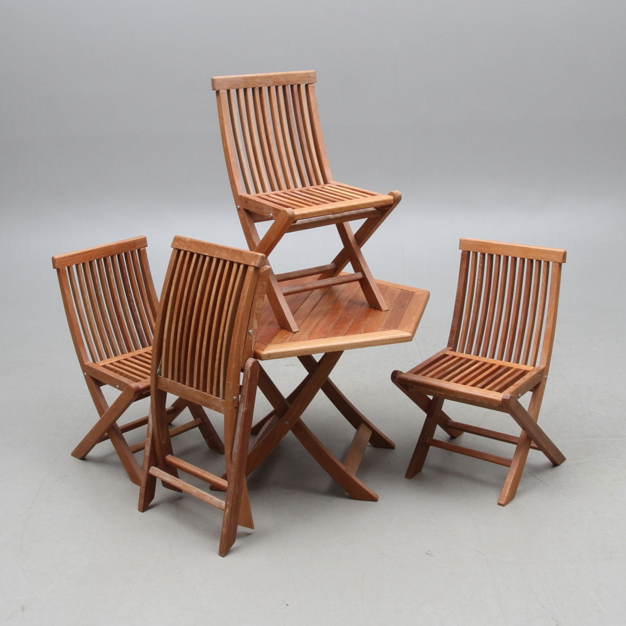 TRÄDGÅRDMÖBEL FÖR BARN, 5 delar, 2000-tal.