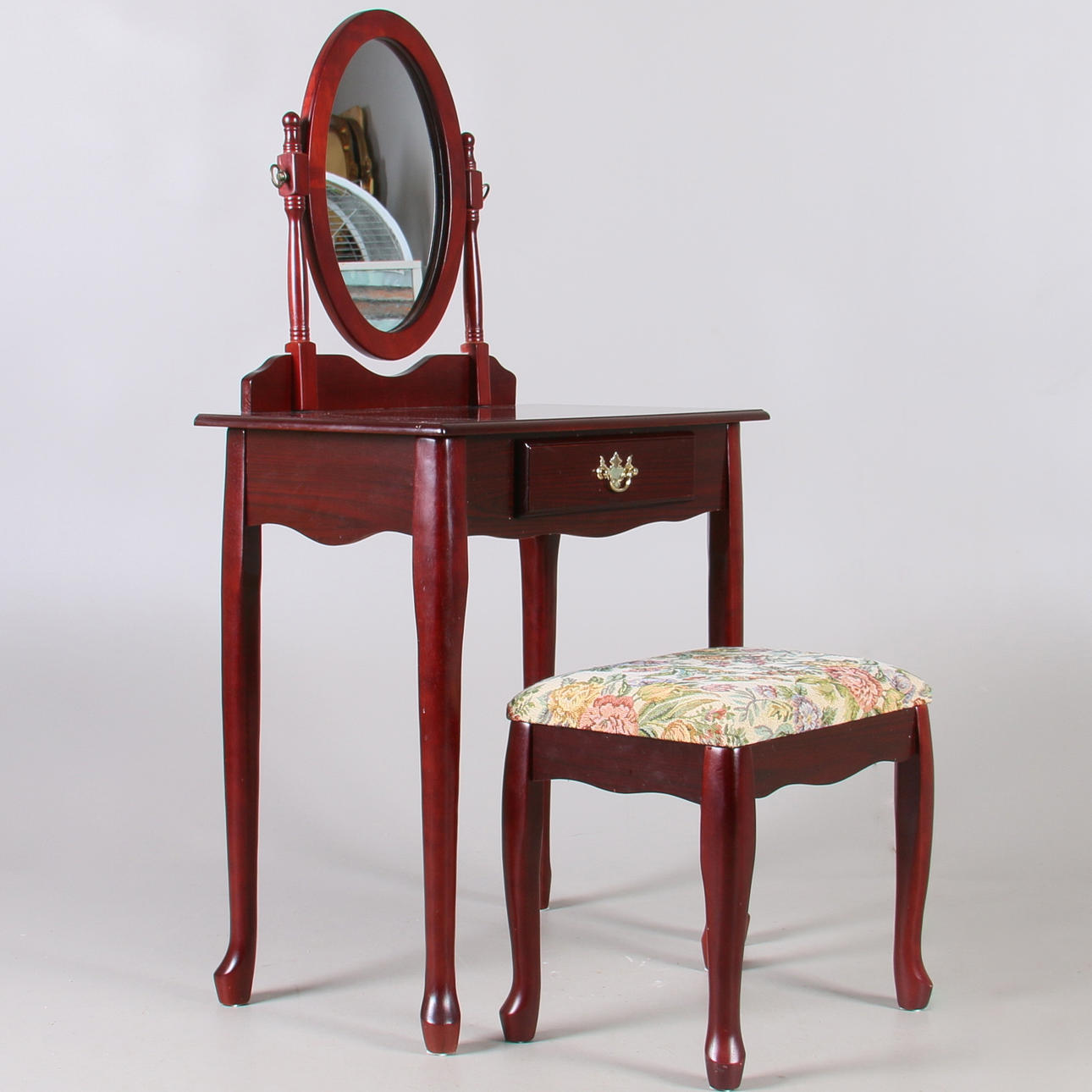 PIGTITTARE, med pall, 1900-talets andra hälft.