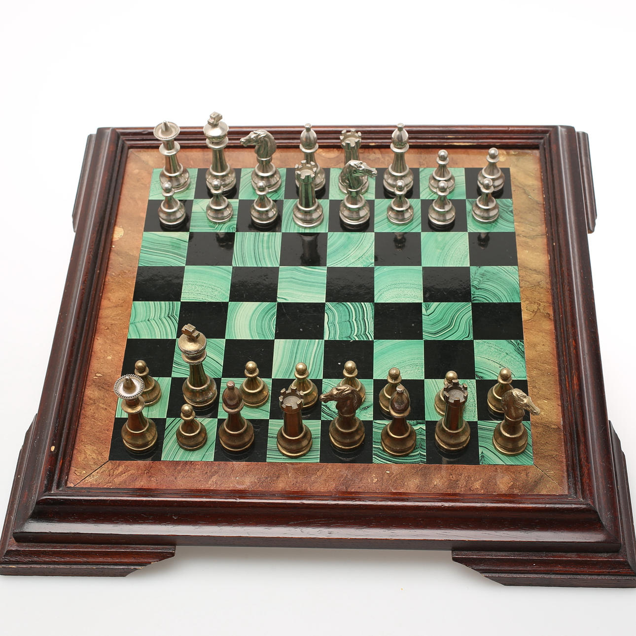 SCHACKSPEL med pjäser i metall, 1900-tal.