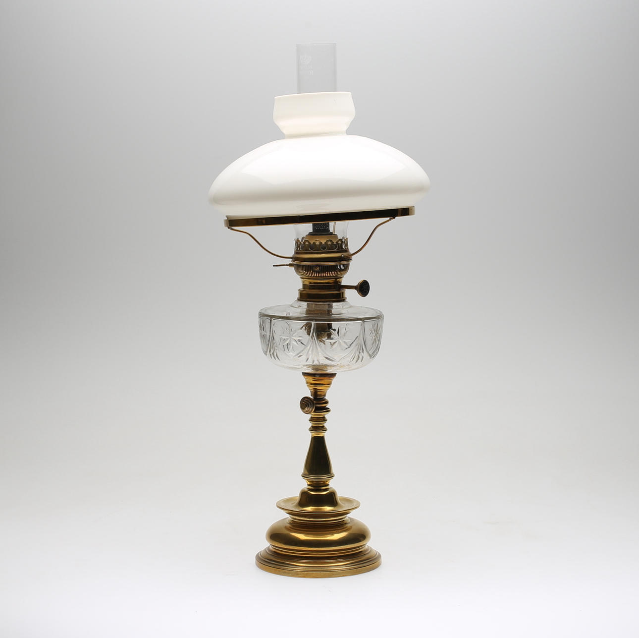 FOTOGENLAMPA, mässing samt glas, Augusta Brenner, 1900-talets första del.