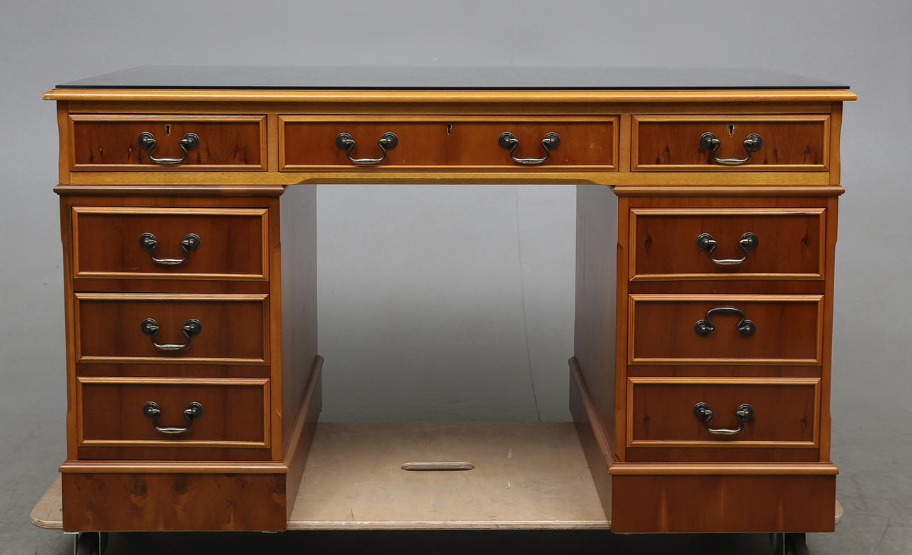 SKRIVBORD, Engelsk stil, 1900-tal.