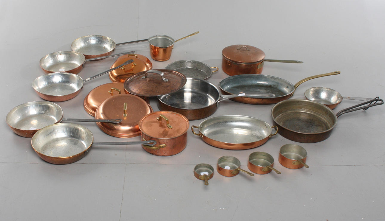 KASTRULL, traktörpannor samt ugnsform, koppar, 22 delar 1900-tal.
