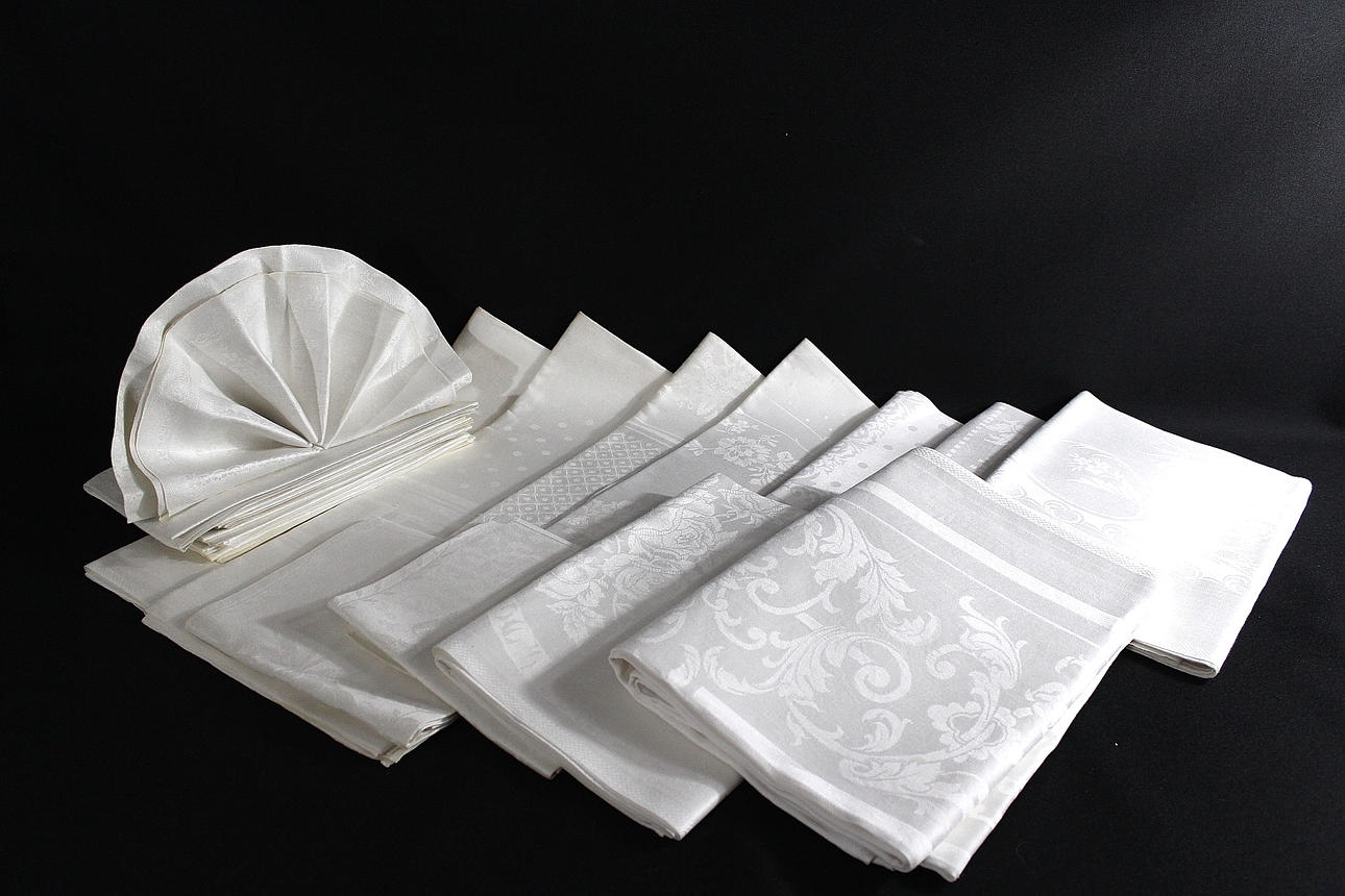 LINNEDUKAR, 11 st, SERVETTER, 12 st.