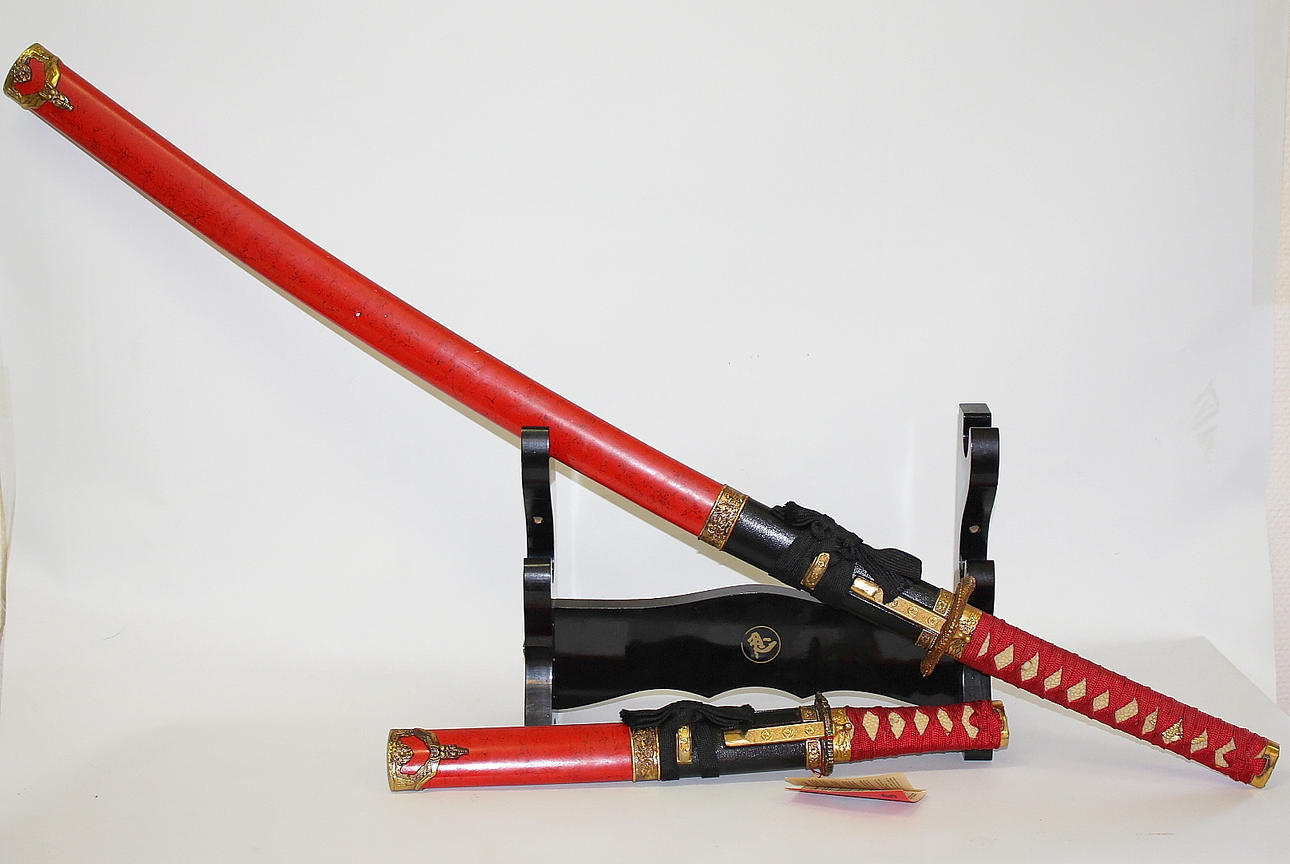 SAMURAJSVÄRD, 2 st i ställ, Japan.